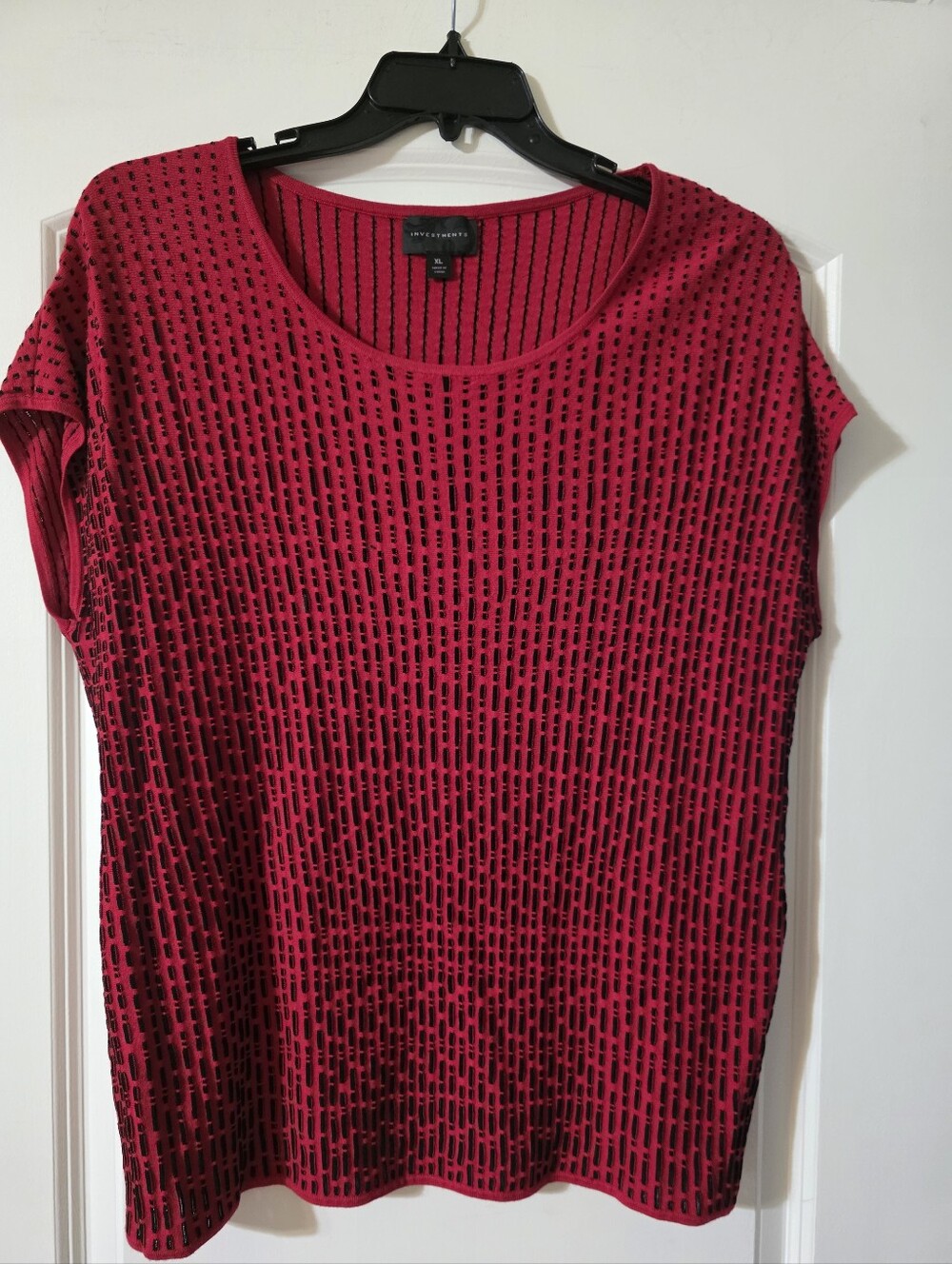 Investments red/black Openwork Short Sleeve Knit Top